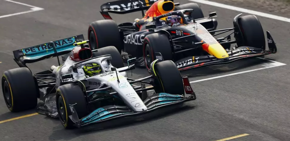 Hamilton lidera Max Verstappen na Holanda